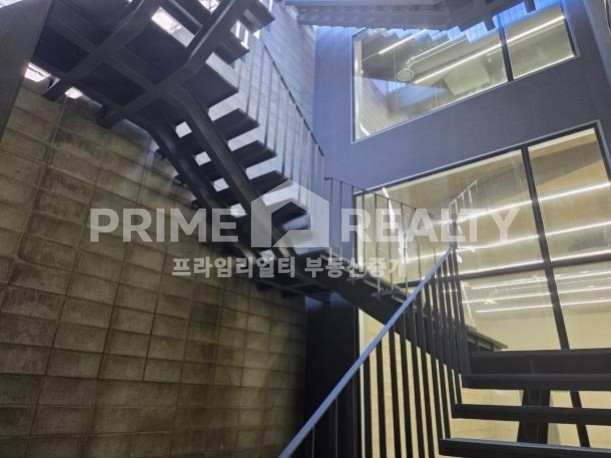 서울 강남구 역삼동 역삼동 사옥 임대 │ 언주역 도보 4분 │ 디자인 외관 + 층고 높은 개방감 │ 연면 262평│강남사옥임대│강남통임대│강남사무실임대 월세 매물번호 10266 사진 13