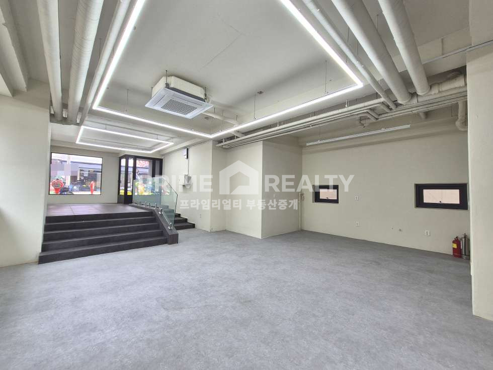 서울 강남구 신사동 신사역 상가 임대 │ 가로수길 도보 5분 │ 리모델링 완비│ 무권리 상가│강남상가임대│강남사무실임대 월세 매물번호 10261 사진 2