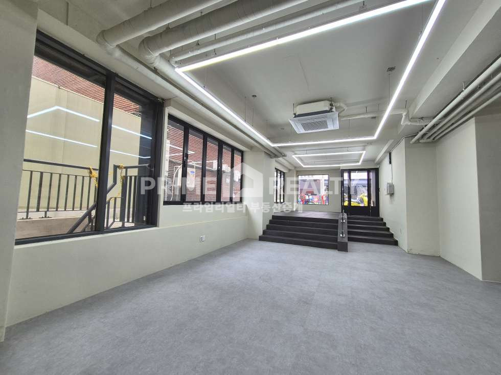 서울 강남구 신사동 신사역 상가 임대 │ 가로수길 도보 5분 │ 리모델링 완비│ 무권리 상가│강남상가임대│강남사무실임대 월세 매물번호 10261 사진 3