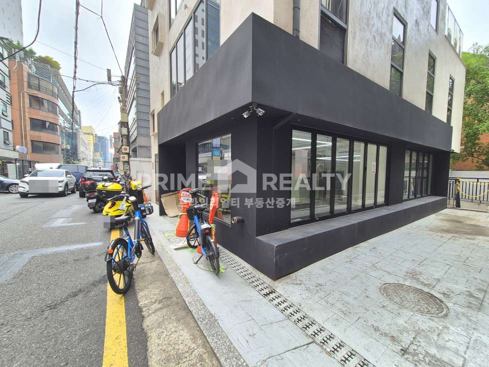 서울 강남구 신사동 신사역 상가 임대 │ 가로수길 도보 5분 │ 리모델링 완비│ 무권리 상가│강남상가임대│강남사무실임대 월세 매물번호 10261 사진 13