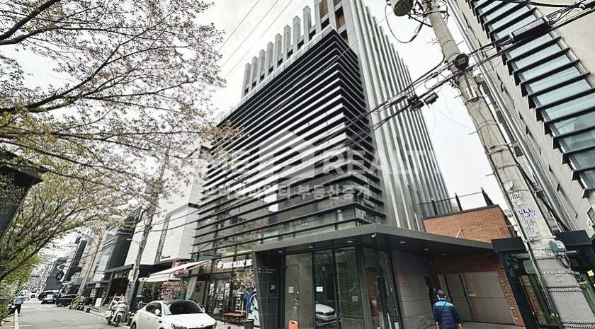 서울 강남구 신사동 도산공원 사무실 임대 │ 신축급 인테리어 │ 전용 65평│강남사무실임대 월세 매물번호 10255 사진 1