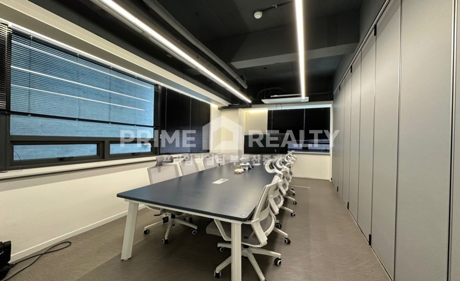 서울 강남구 신사동 신사동 사무실 임대 │ 도산공원 대로변 │ 8룸 구조 │ 전용 90평│강남사무실임대 월세 매물번호 10249 사진 3