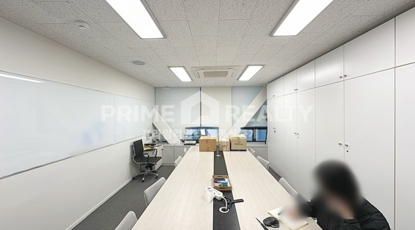 서울 강남구 신사동 신사동 대형 사무실 임대 │ 도산대로 대로변 │ 공간분리 인테리어 │ 전용 110평│강남사무실임대 월세 매물번호 10243 사진 6