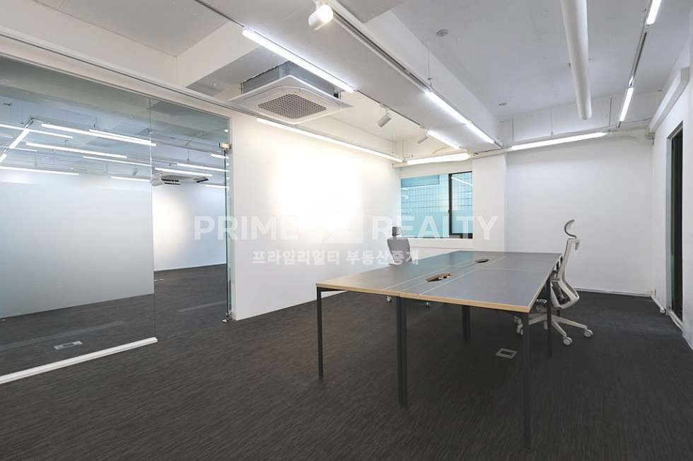서울 강남구 논현동 학동역 사무실 임대 │ 도보 2분 │ 최신 인테리어 │ 전용 28평│강남사무실임대 월세 매물번호 10246 사진 2