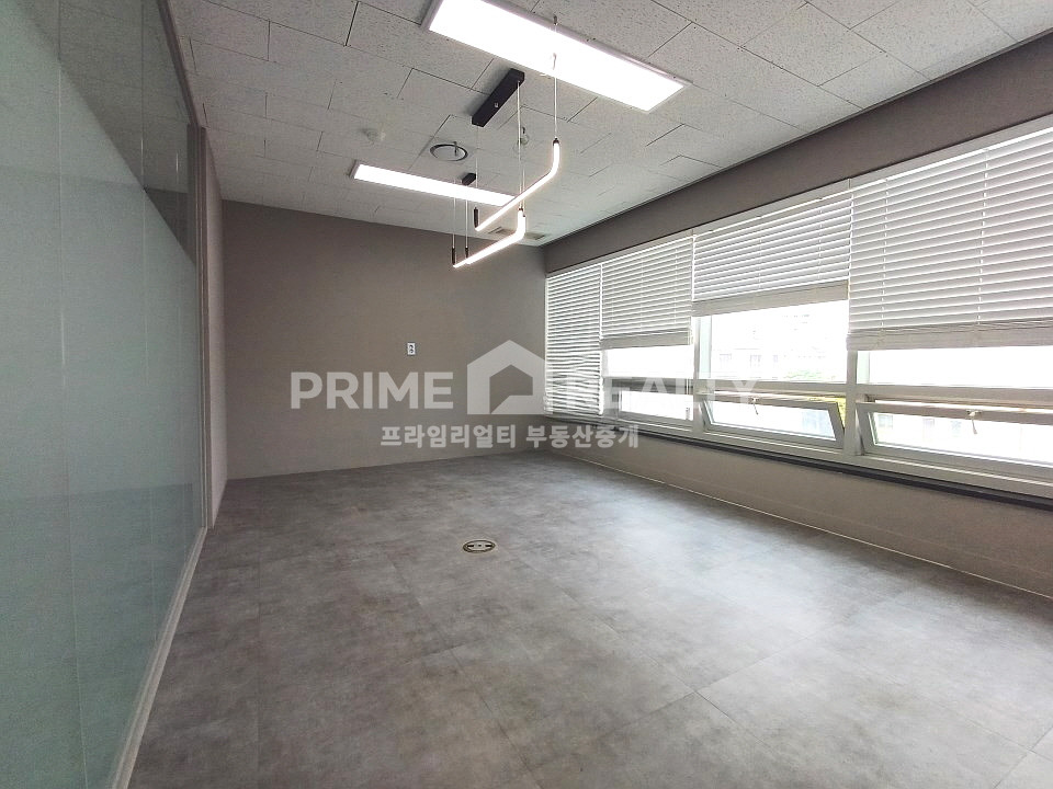 서울 강남구 논현동 학동역 사무실 임대 │ 대로변 │ 넓은 홀+4룸 │ 전용 약 60평│강남사무실임대 월세 매물번호 10228 사진 3