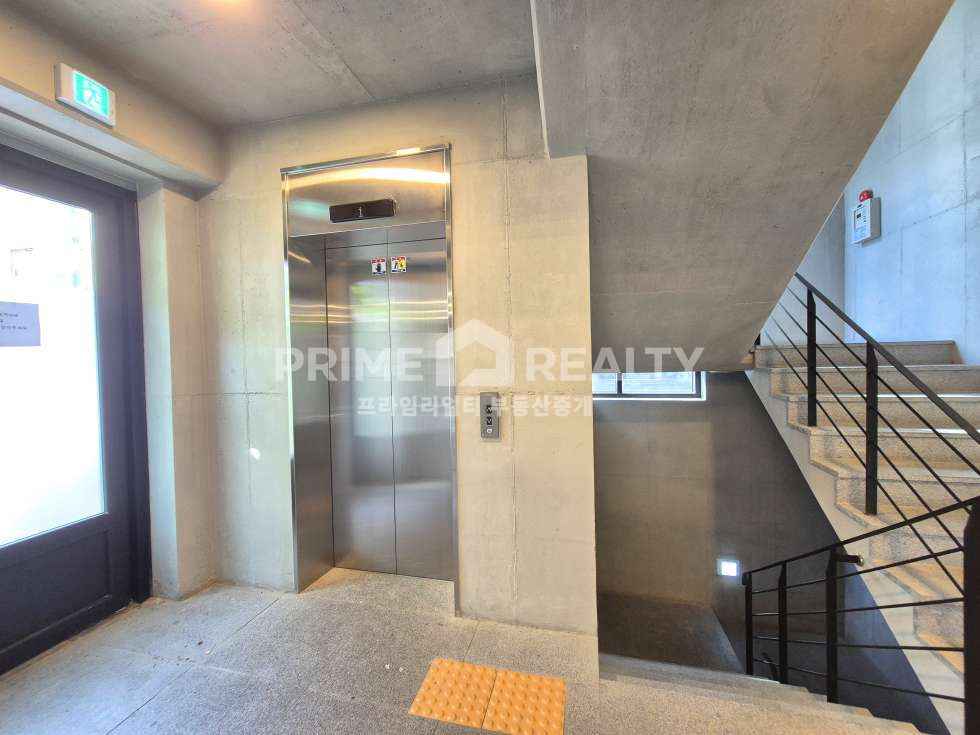 서울 강남구 역삼동 역삼동 상가 임대 │ 강남역 도보 12분 │ ㄱ자 통창 + 가시성 뛰어난 1층│강남상가임대│강남사무실임대 월세 매물번호 10377 사진 8