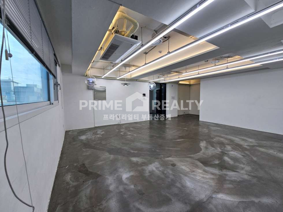 서울 강남구 역삼동 역삼동 사무실 임대 │ 역삼역 도보 7분│ 테라스 보유│전용 32평│강남사무실임대 월세 매물번호 10665 사진 3