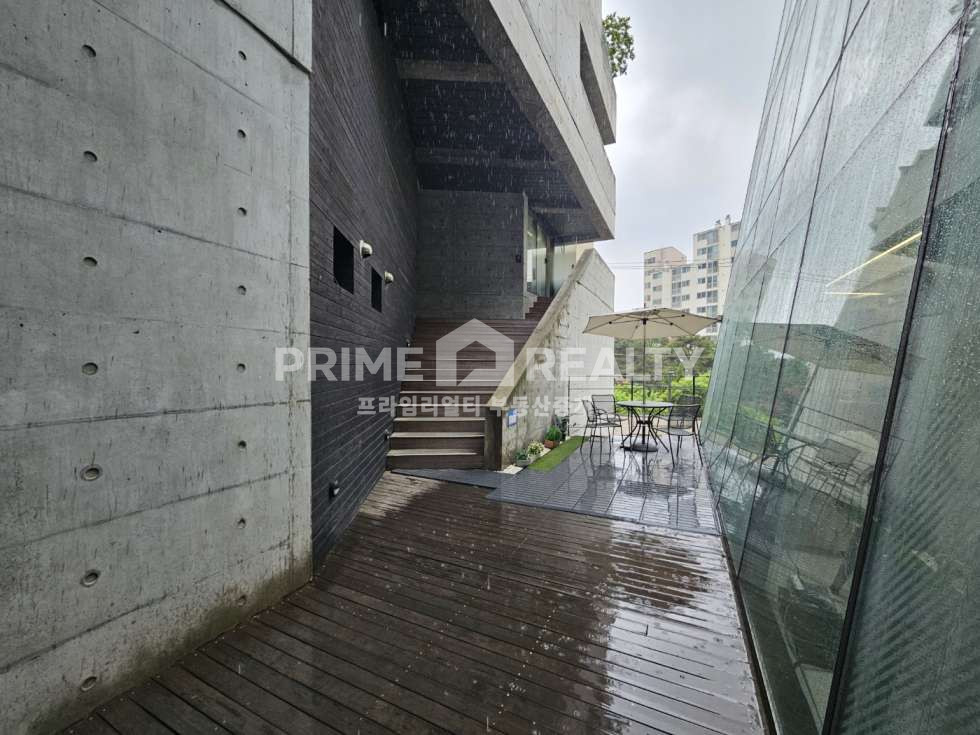 서울 강남구 논현동 논현동 사무실 임대│강남구청역 도보권│통창형 개방감 · 테라스 │전용 41평│강남사무실임대 월세 매물번호 10687 사진 11
