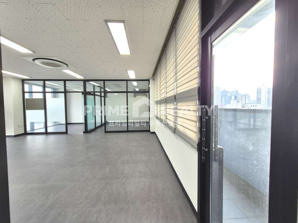 서울 강남구 역삼동 역삼동 사무실 임대 │ 뱅뱅사거리 인근│전면유리 채광우수│단독테라스│전용 32평│강남사무실임대 월세 매물번호 10703 사진 7