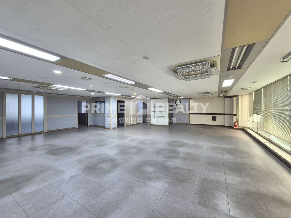 서울 강남구 역삼동 역삼동 사무실 임대│뱅뱅사거리 대로변│전용 54평│넓은 홀 + 분리룸 구조│강남사무실임대 월세 매물번호 10708 사진 4