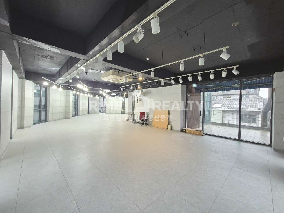 서울 강남구 역삼동 역삼동 사무실 임대 │넓은 테라스│S급 인테리어│3층 단독│강남사무실임대 월세 매물번호 10722 사진 2