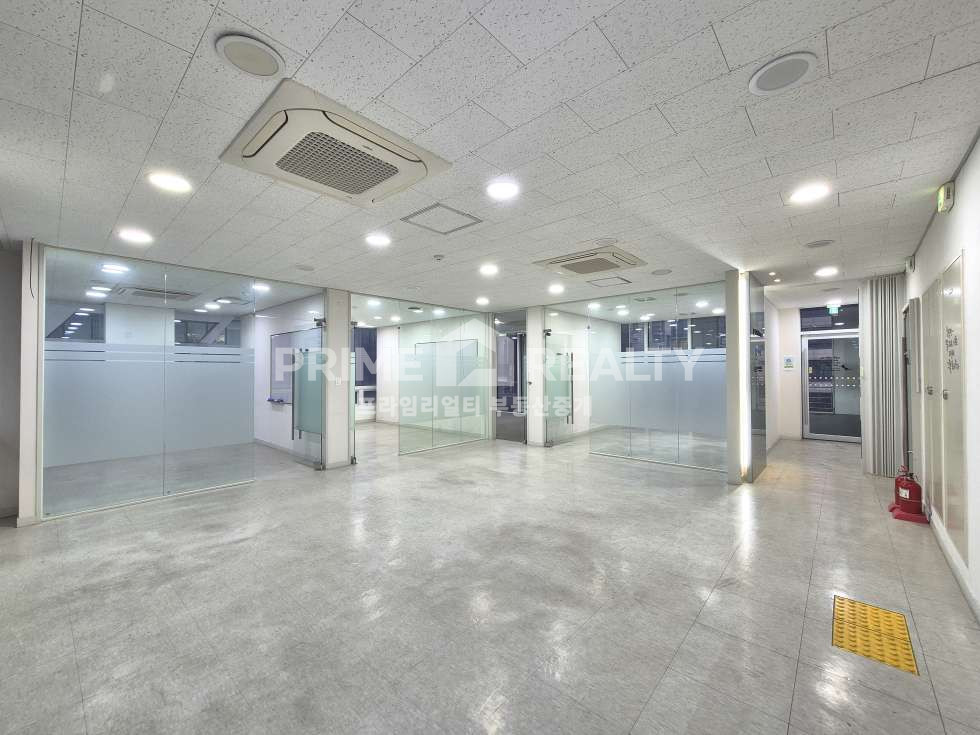 서울 강남구 역삼동 역삼동 사무실 임대 │룸4 인테리어│전용 37평│ 도곡주민센터 사거리 대로변 │강남사무실임대 월세 매물번호 10724 사진 1