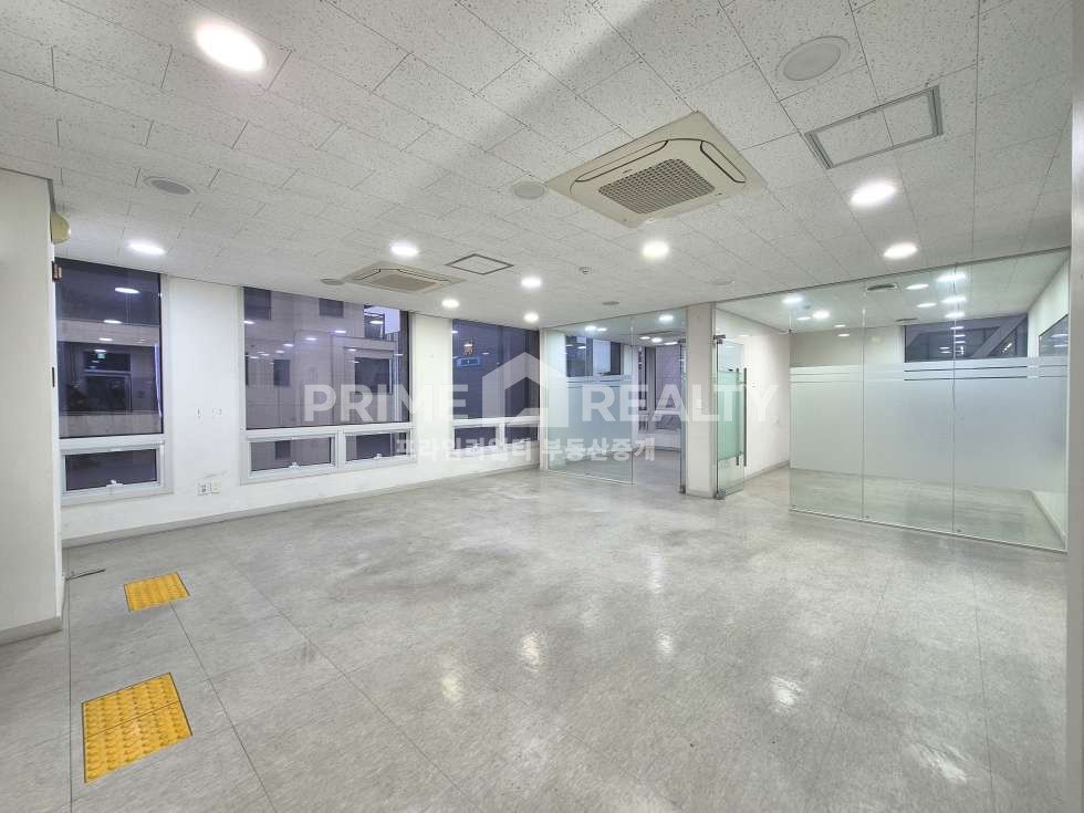 서울 강남구 역삼동 역삼동 사무실 임대 │룸4 인테리어│전용 37평│ 도곡주민센터 사거리 대로변 │강남사무실임대 월세 매물번호 10724 사진 2