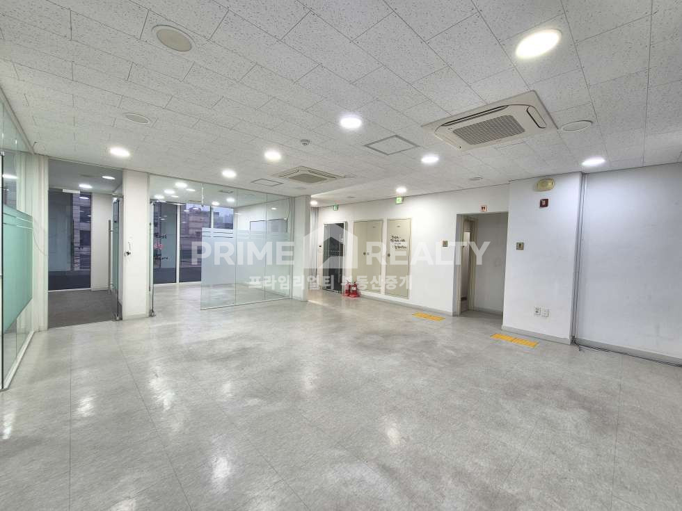 서울 강남구 역삼동 역삼동 사무실 임대 │룸4 인테리어│전용 37평│ 도곡주민센터 사거리 대로변 │강남사무실임대 월세 매물번호 10724 사진 3