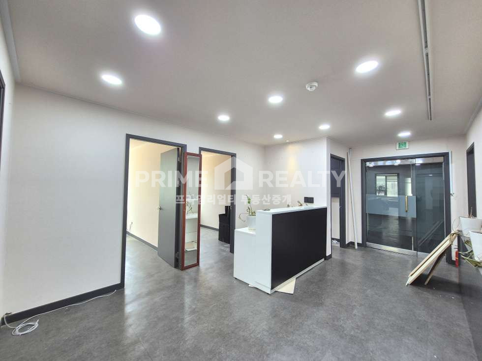 서울 강남구 신사동 신사역 사무실 임대│전용 57평│코너 대로변 가시성 우수│강남사무실임대 월세 매물번호 10274 사진 3