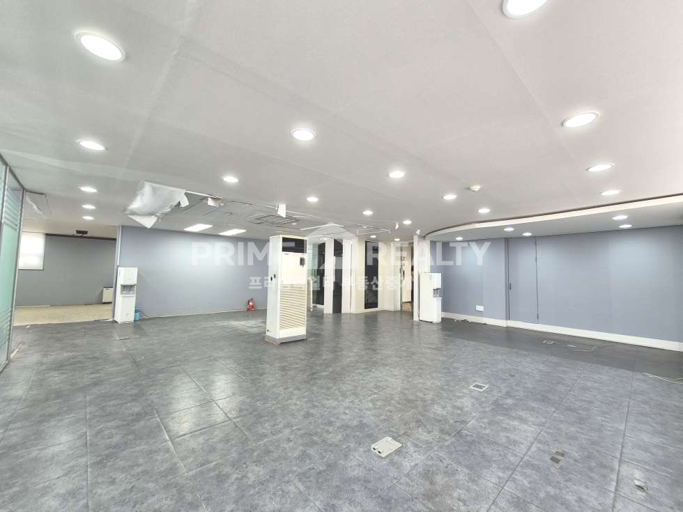 서울 강남구 논현동 학동역 도보 9분 – 채광 좋은 글라스룸 인테리어 사무실 논현동사무실임대 강남사무실임대 월세 매물번호 10064 사진 2