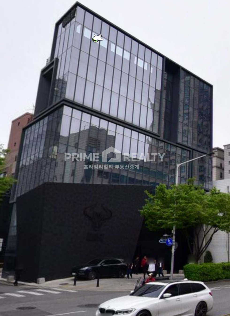 서울 강남구 논현동 강남구청역 도보 2분│세련된 인테리어 사옥│주차 11대 월세 매물번호 10056 사진 1