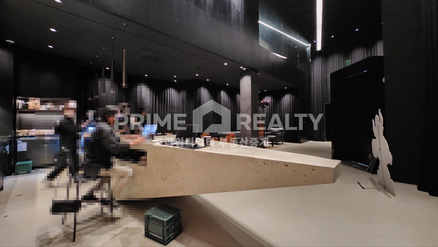 서울 강남구 논현동 강남구청역 도보 2분│세련된 인테리어 사옥│주차 11대 월세 매물번호 10056 사진 3