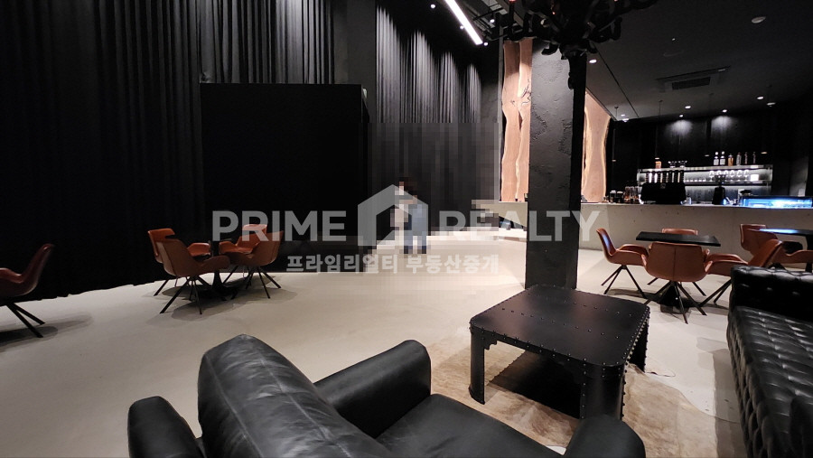 서울 강남구 논현동 강남구청역 도보 2분│세련된 인테리어 사옥│주차 11대 월세 매물번호 10056 사진 4