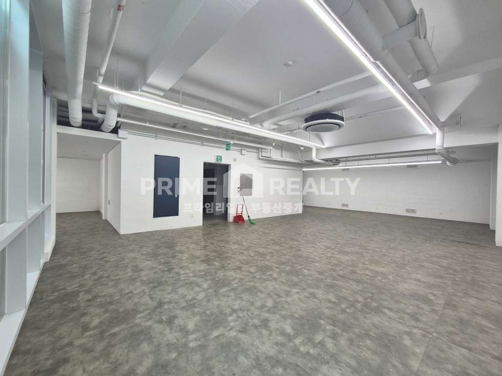 서울 강남구 논현동 학동역 사무실 임대│도산공원사거리 인근│상부오픈 선큰│전용 47평│강남사무실임대 월세 매물번호 10410 사진 3