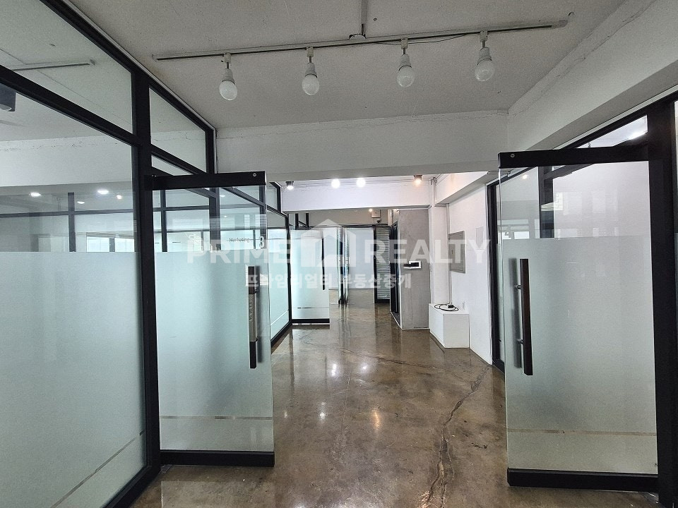 서울 강남구 논현동 논현동 사무실 임대│강남구청역 도보 3분│면적 43│룸5│강남사무실임대 월세 매물번호 10816 사진 1