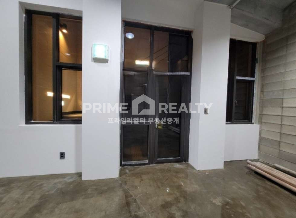 서울 강남구 논현동 논현동 스튜디오 임대│강남구청역 도보 5분│층고 5.7M·지하1층 전체│강남스튜디오임대│강남사무실임대 월세 매물번호 10611 사진 2