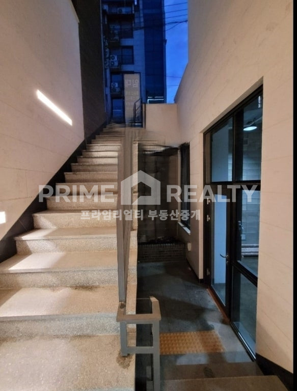 서울 강남구 논현동 논현동 스튜디오 임대│강남구청역 도보 5분│층고 5.7M·지하1층 전체│강남스튜디오임대│강남사무실임대 월세 매물번호 10611 사진 3