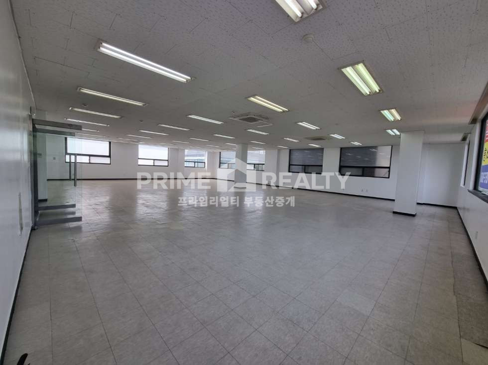 서울 강남구 역삼동 역삼동 사무실 임대 │ 선정릉역 도보 2분 │ 대로변 가성비 │ 전용 43평│강남사무실임대 월세 매물번호 10009 사진 4