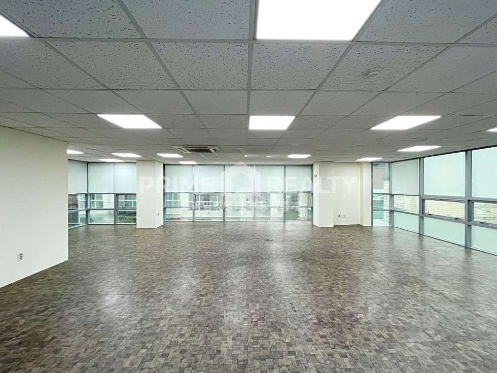 서울 강남구 논현동 강남구청역 사무실 임대 │ 전용 29평 │ 초역세권 깔끔인테리어 월세 매물번호 10177 사진 2