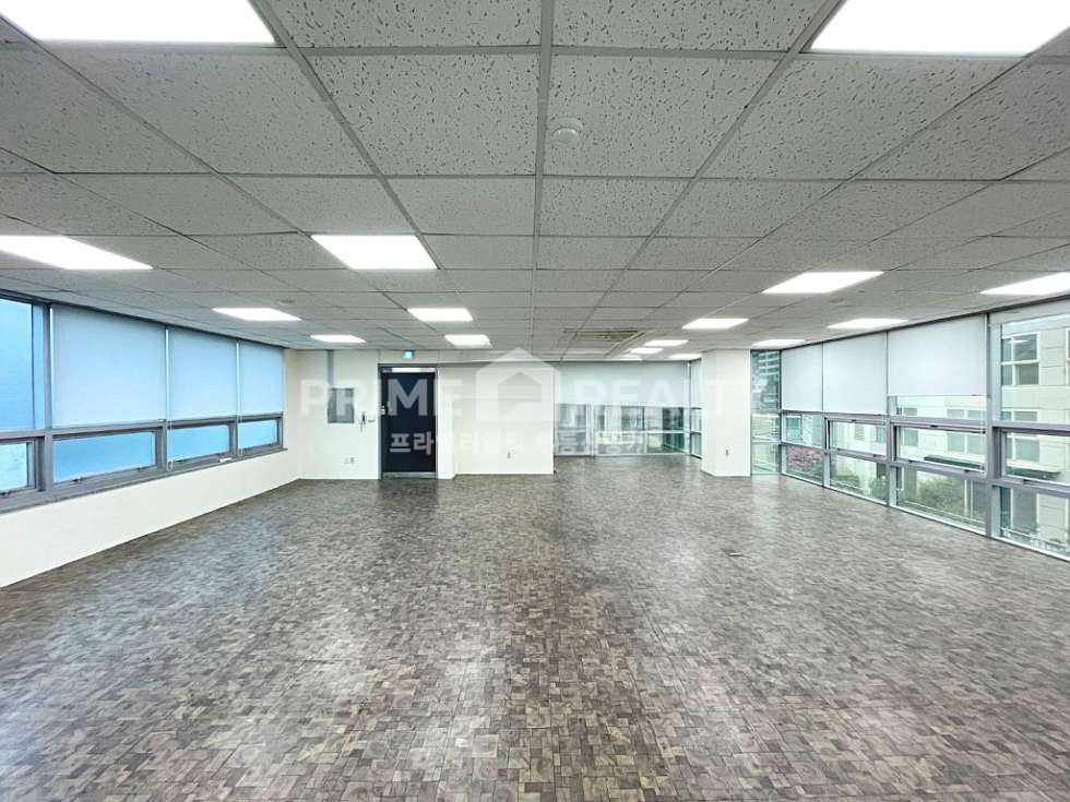 서울 강남구 논현동 강남구청역 사무실 임대 │ 전용 29평 │ 초역세권 깔끔인테리어 월세 매물번호 10177 사진 3