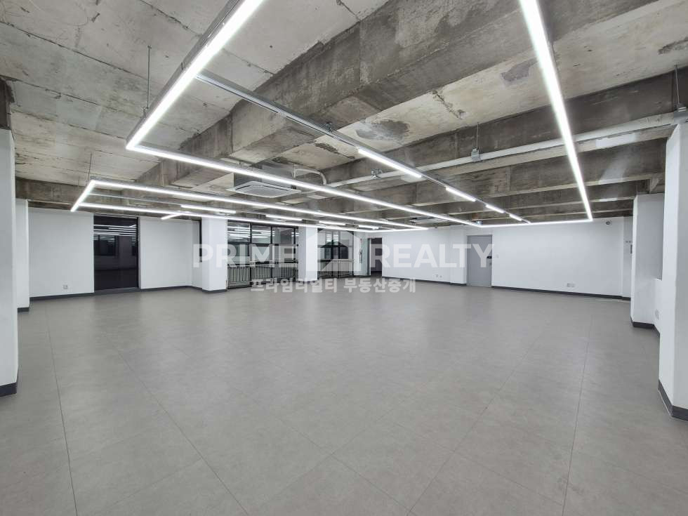 서울 강남구 역삼동 역삼동 사무실 임대 │ 도곡로 골프거리 이면│3면 창·홀 구조│층단독│전용 45평│강남사무실임대 월세 매물번호 10714 사진 3