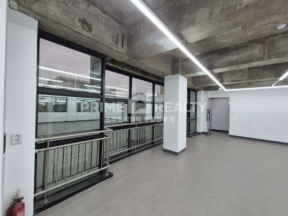 서울 강남구 역삼동 역삼동 사무실 임대 │ 도곡로 골프거리 이면│3면 창·홀 구조│층단독│전용 45평│강남사무실임대 월세 매물번호 10714 사진 5