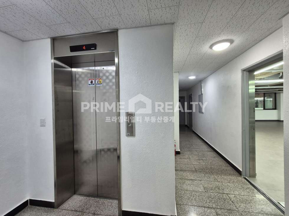 서울 강남구 역삼동 역삼동 사무실 임대 │ 도곡로 골프거리 이면│3면 창·홀 구조│층단독│전용 45평│강남사무실임대 월세 매물번호 10714 사진 6