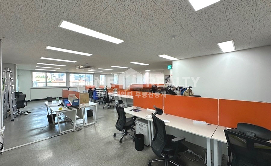 서울 강남구 논현동 강남구청역 사무실 임대 │ 도보 7분 │ 깔끔인테리어+층전체 │ 전용 약80평 월세 매물번호 10208 사진 7
