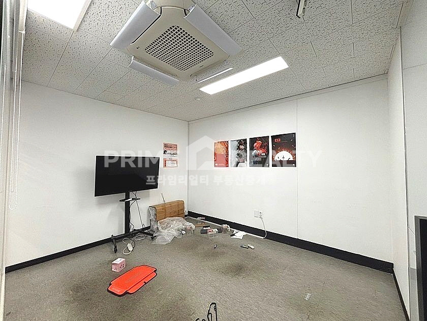 서울 강남구 논현동 강남구청역 사무실 임대 │ 도보 3분 초역세권 │ 대형홀+룸4 구조 │ 전용 80평 월세 매물번호 10209 사진 4