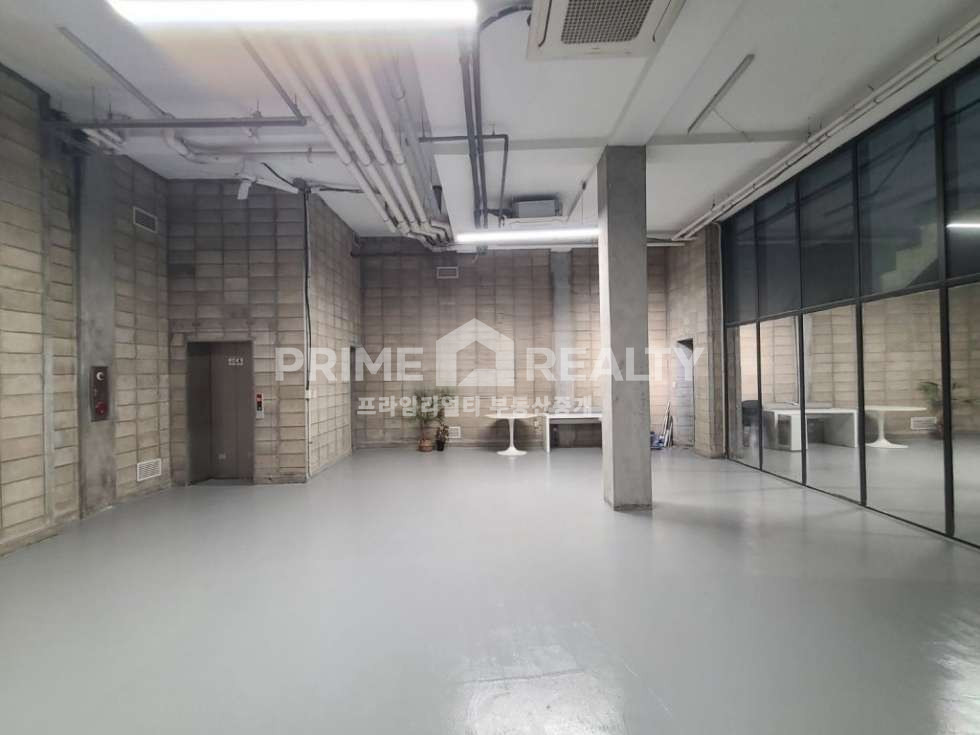 서울 강남구 논현동 논현동 스튜디오 임대 │ 강남구청역 도보 5분 │ 층고 4.5M │ 면적 37평│강남스튜디오임대│강남사무실임대 월세 매물번호 10386 사진 2