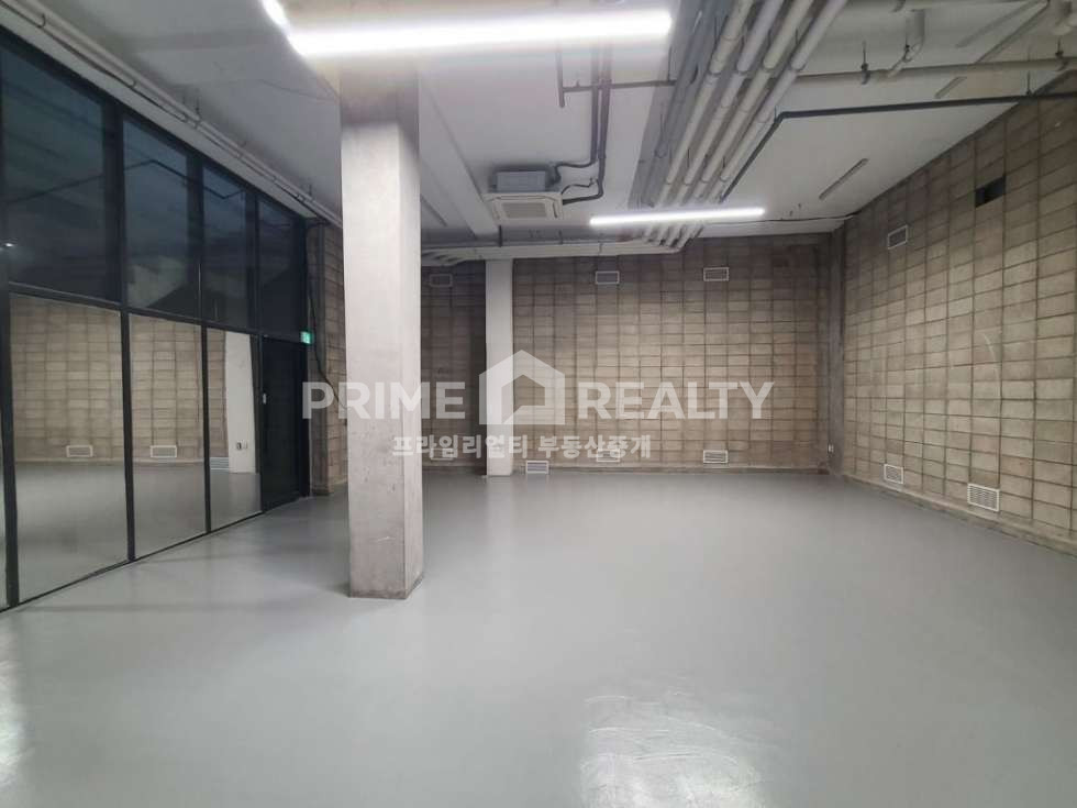 서울 강남구 논현동 논현동 스튜디오 임대 │ 강남구청역 도보 5분 │ 층고 4.5M │ 면적 37평│강남스튜디오임대│강남사무실임대 월세 매물번호 10386 사진 4