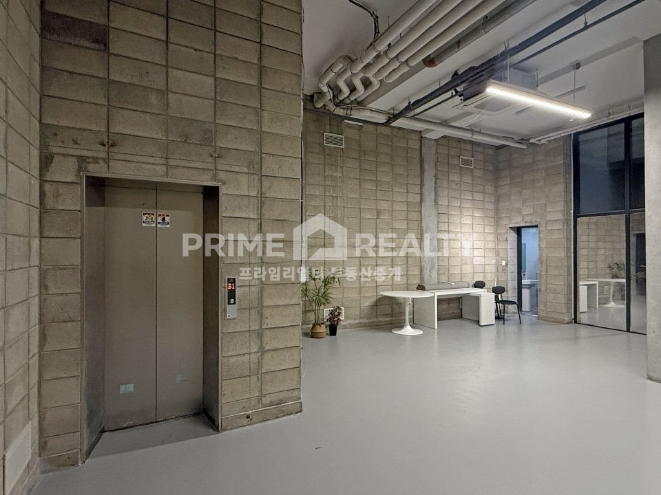 서울 강남구 논현동 논현동 스튜디오 임대 │ 강남구청역 도보 5분 │ 층고 4.5M │ 면적 37평│강남스튜디오임대│강남사무실임대 월세 매물번호 10386 사진 6