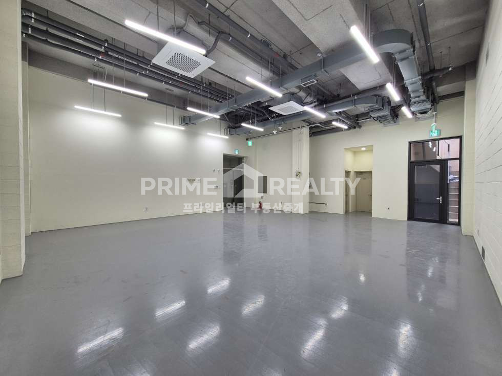 서울 강남구 역삼동 역삼동 스튜디오 임대│역삼역 도보 5분│층고 5M│신축첫입주│전용 35평│강남스튜디오임대│강남사무실임대 월세 매물번호 10892 사진 1