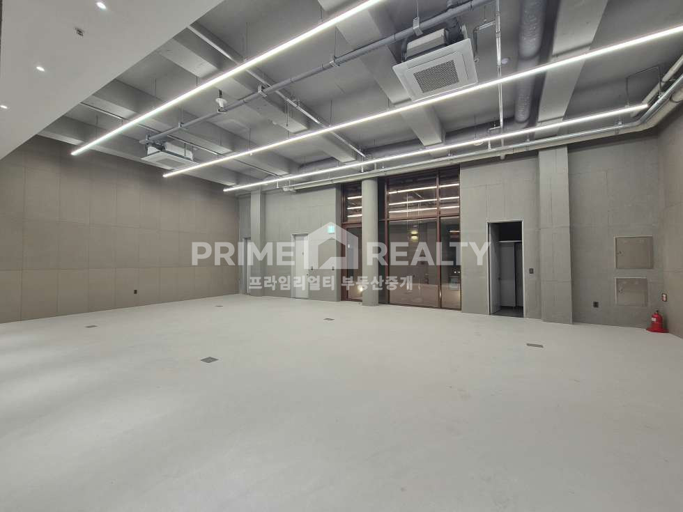 서울 강남구 청담동 청담동 스튜디오 임대｜강남구청역 3분｜층고 4.5m｜전용 35평｜강남스튜디오임대｜강남사무실임대 월세 매물번호 10894 사진 2