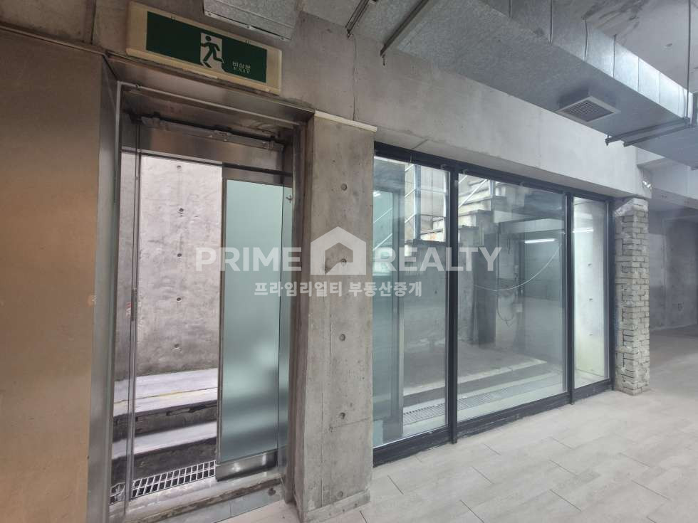 서울 강남구 논현동 논현동 상가 사무실 임대│ 을지병원사거리│선큰 구조 노출천장│전용 35평│강남상가임대│강남사무실임대 월세 매물번호 10916 사진 5