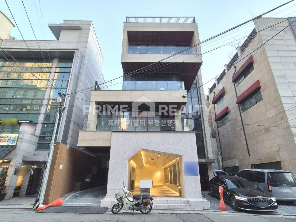 서울 강남구 논현동 논현동 사옥 임대 │ 강남구청역 도보 3분 │ 연면 140평 │ 테라스 포함 연층 구조│강남사옥임대 │강남통임대│강남사무실임대 월세 매물번호 10658 사진 1