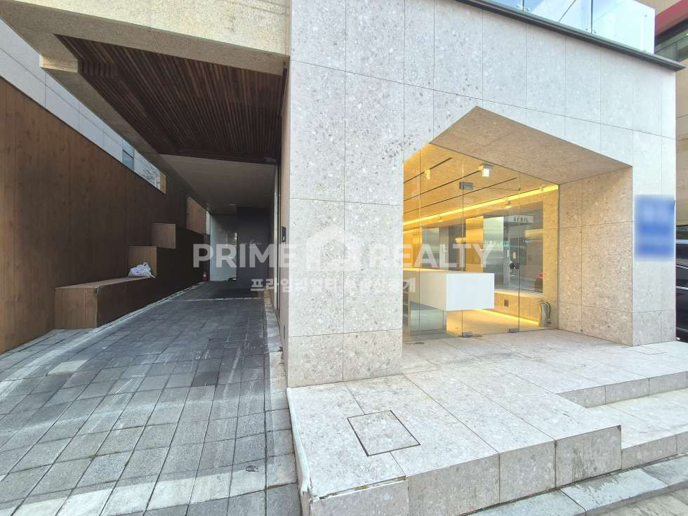 서울 강남구 논현동 논현동 사옥 임대 │ 강남구청역 도보 3분 │ 연면 140평 │ 테라스 포함 연층 구조│강남사옥임대 │강남통임대│강남사무실임대 월세 매물번호 10658 사진 2