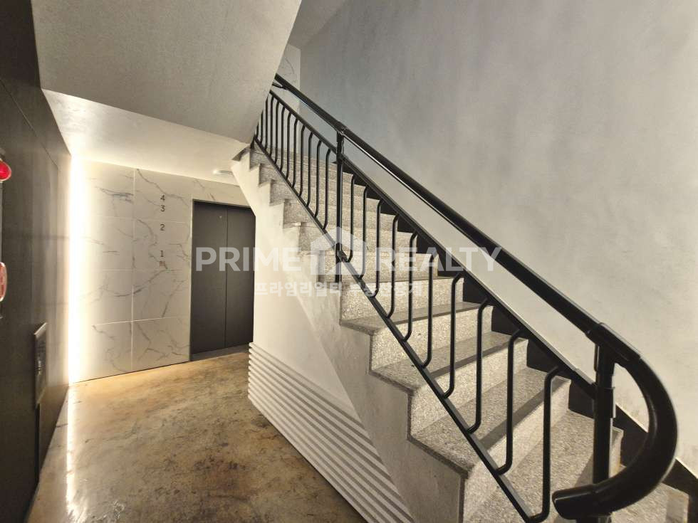 서울 강남구 논현동 논현동 사옥 임대 │ 강남구청역 도보 3분 │ 연면 140평 │ 테라스 포함 연층 구조│강남사옥임대 │강남통임대│강남사무실임대 월세 매물번호 10658 사진 28