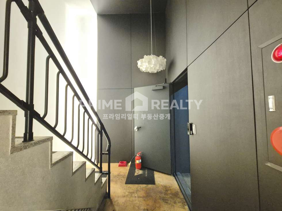 서울 강남구 논현동 논현동 사옥 임대 │ 강남구청역 도보 3분 │ 연면 140평 │ 테라스 포함 연층 구조│강남사옥임대 │강남통임대│강남사무실임대 월세 매물번호 10658 사진 29