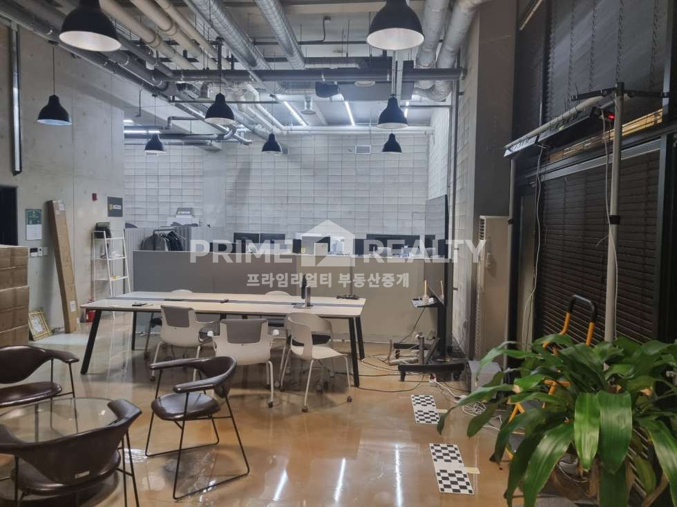 서울 강남구 논현동 논현동 스튜디오 임대 신사역 도보 3분 전용 80평 층고 4m 방송룸 보유 강남스튜디오임대 월세 매물번호 10954 사진 1