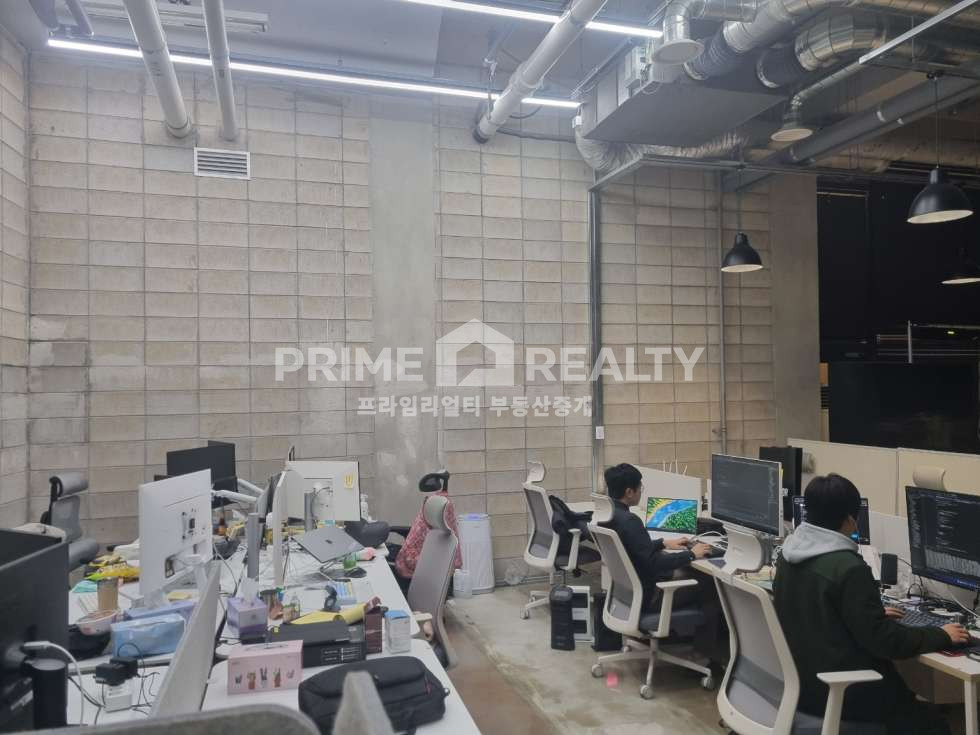 서울 강남구 논현동 논현동 스튜디오 임대 신사역 도보 3분 전용 80평 층고 4m 방송룸 보유 강남스튜디오임대 월세 매물번호 10954 사진 2