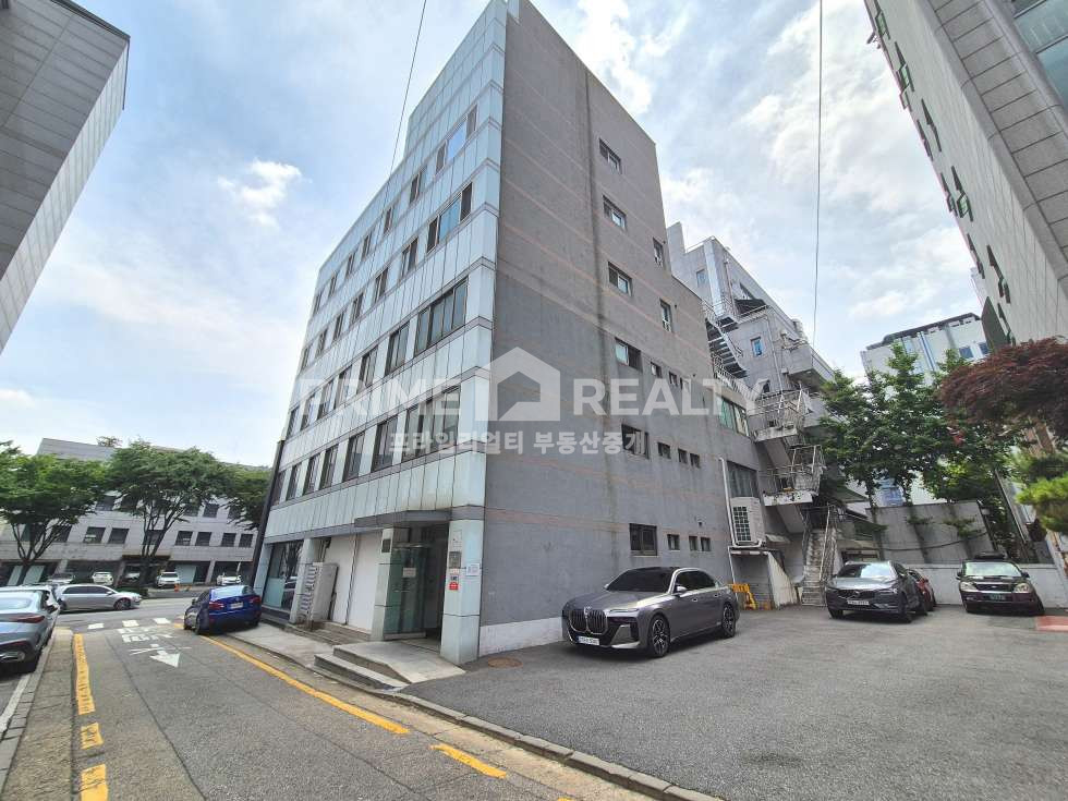 서울 강남구 논현동 논현역 도보 5분 – 100평 대형 사무실 / 권리금 無 / 즉시 입주 가능 월세 매물번호 10072 사진 1