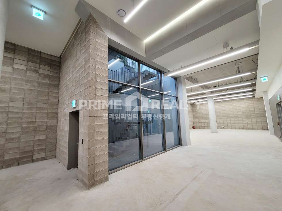 서울 강남구 청담동 청담동 스튜디오 임대 │ 도산대로 이면 │ 신축 선큰형 구조 │ 층고 5M │ 전용 92평│강남스튜디오임대│강남사무실임대 월세 매물번호 10533 사진 2