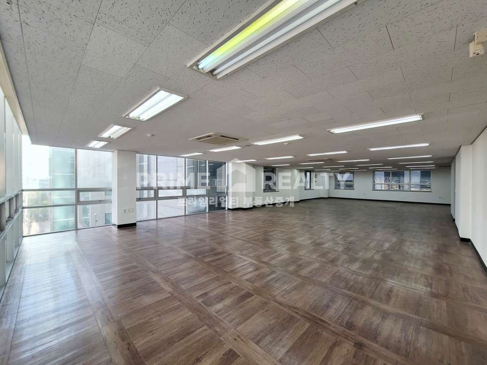 서울 강남구 대치동 선릉역 인근 이면도로 3층 사무실 전용 약 55평 내부 남녀분리 화장실 월세 매물번호 10888 사진 1
